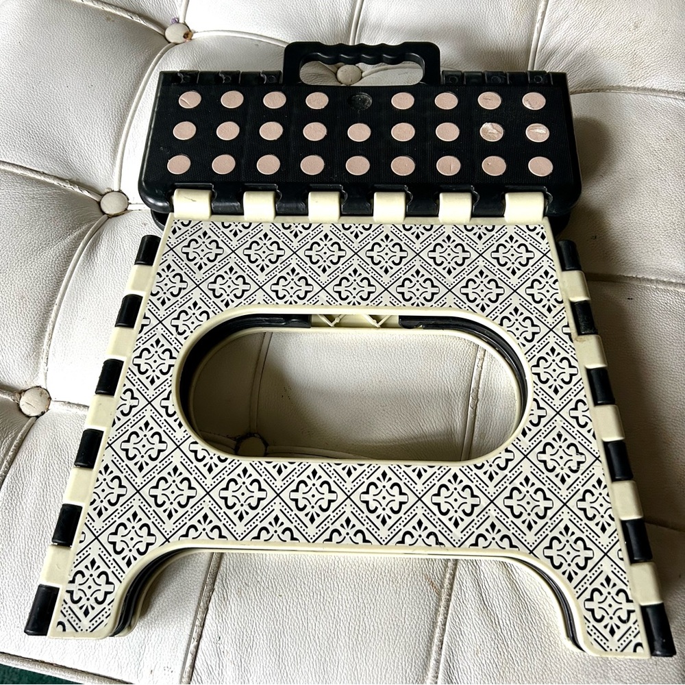 Foldable step stool moroccan print